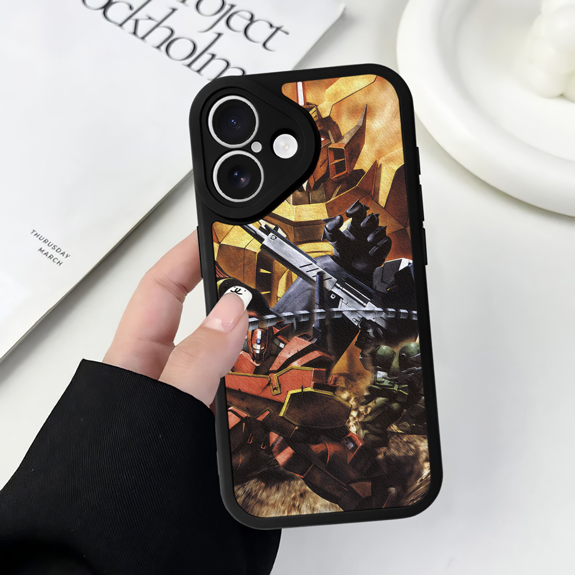 （画像用） 機動戦士ガンダム Mobile Suit Gundam 【iPhone 16シリーズ対応】シリコンスマホケース（レザー調） 材質：シリコン